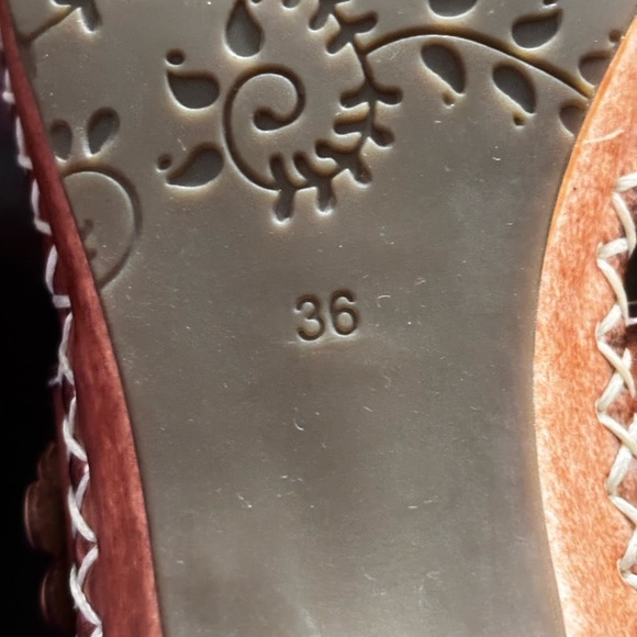 Spring Step Leather Floral Slip On Kitten Heels Sandals Size 36 us size 6 - Picture 7 of 11